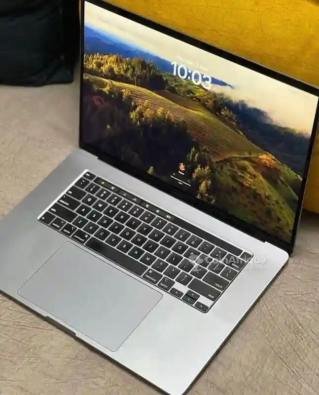 Macbook Pro 16 Pouces Touch bar 2019 - Vue 3