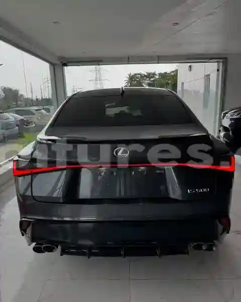 Lexus LS - Vue 3
