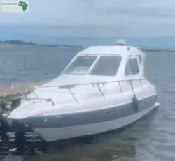 Bateau Mini Yatch Avec Deux Moteur 300cv Yama