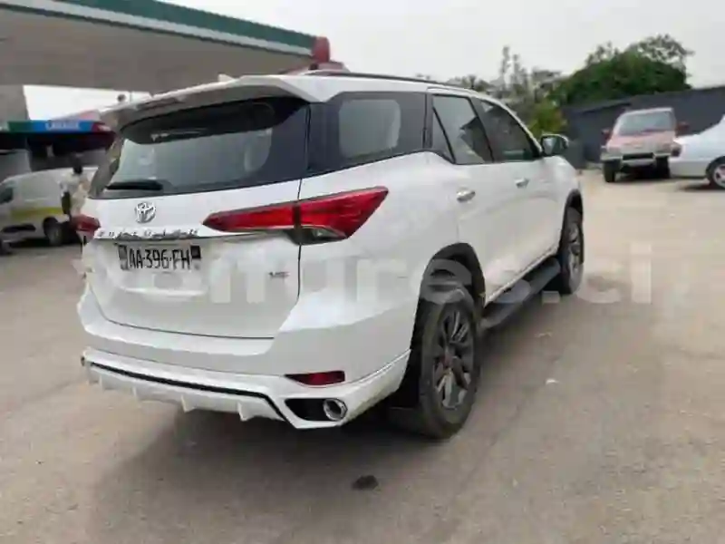 Toyota Fortuner0