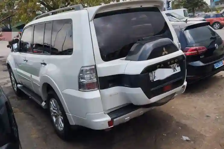 Vend Mitsubishi Pajero 38v6 GLS 2023 - Vue 1