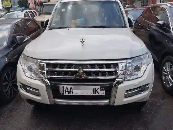 Vend Mitsubishi Pajero 38v6 GLS 2023 - Vue 2