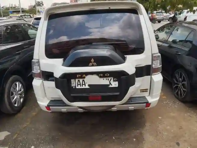 Vend Mitsubishi Pajero 38v6 GLS 2023 - Vue 3