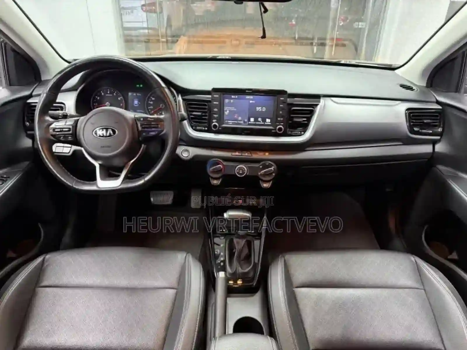 Kia Stonic 12 FWD 2020 Noir - Vue 1