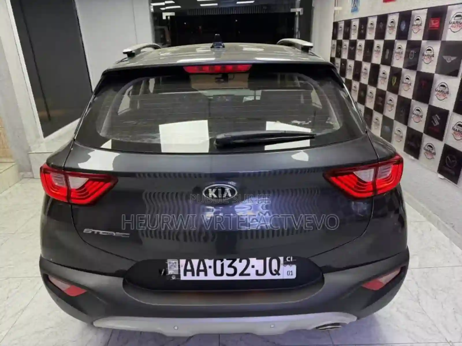 Kia Stonic 12 FWD 2020 Noir - Vue 3