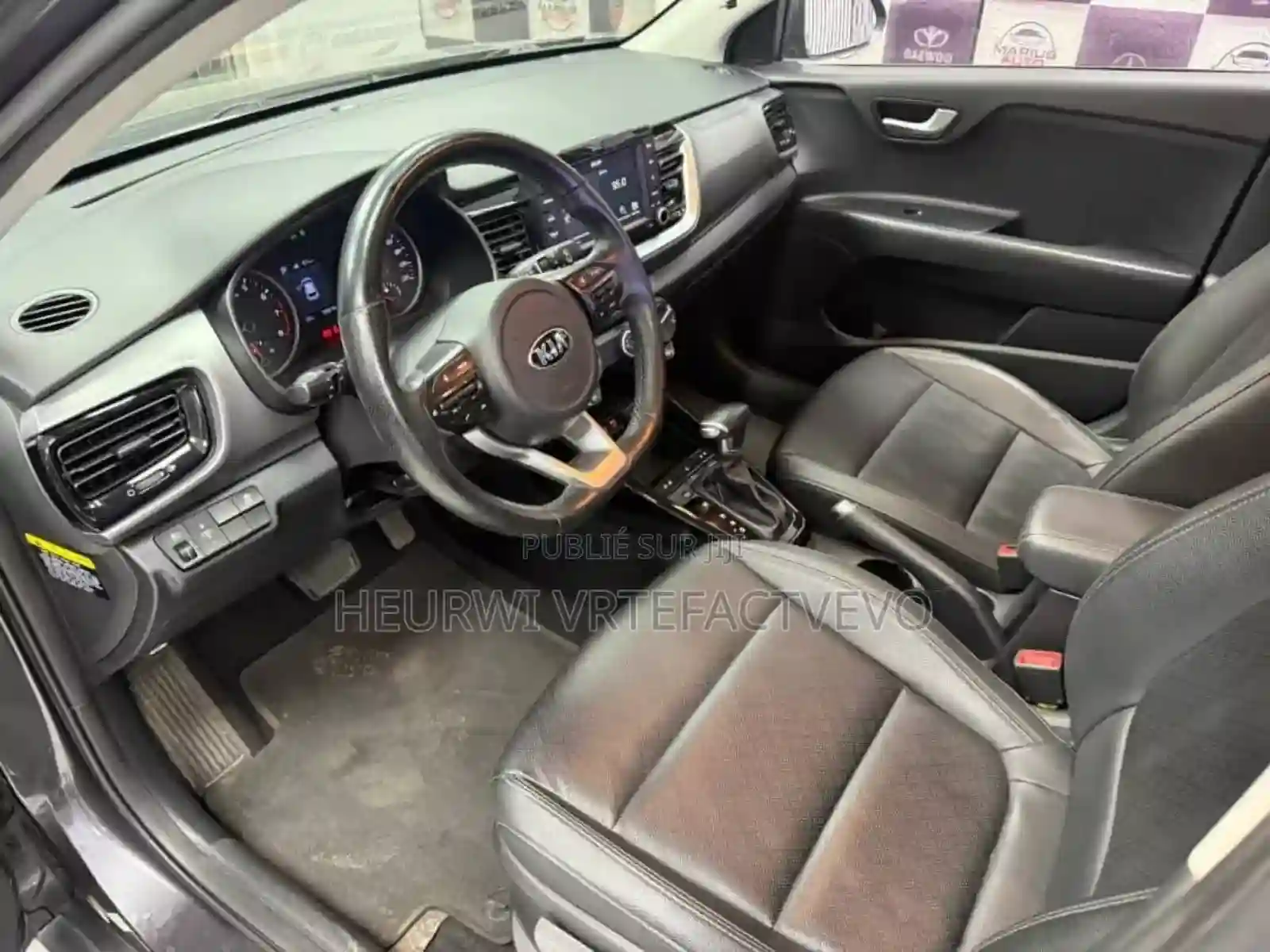 Kia Stonic 12 FWD 2020 Noir - Vue 5
