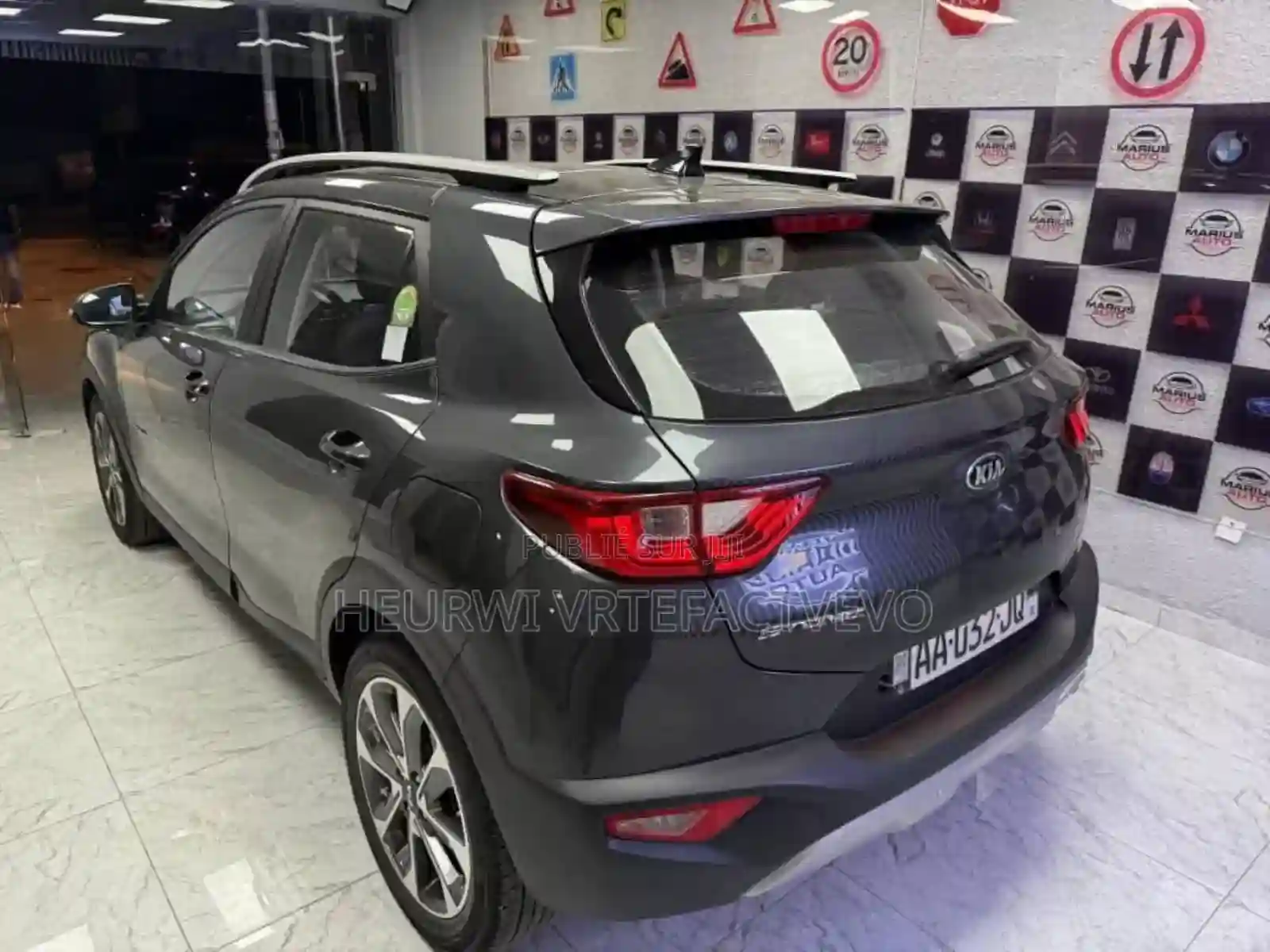 Kia Stonic 12 FWD 2020 Noir - Vue 8