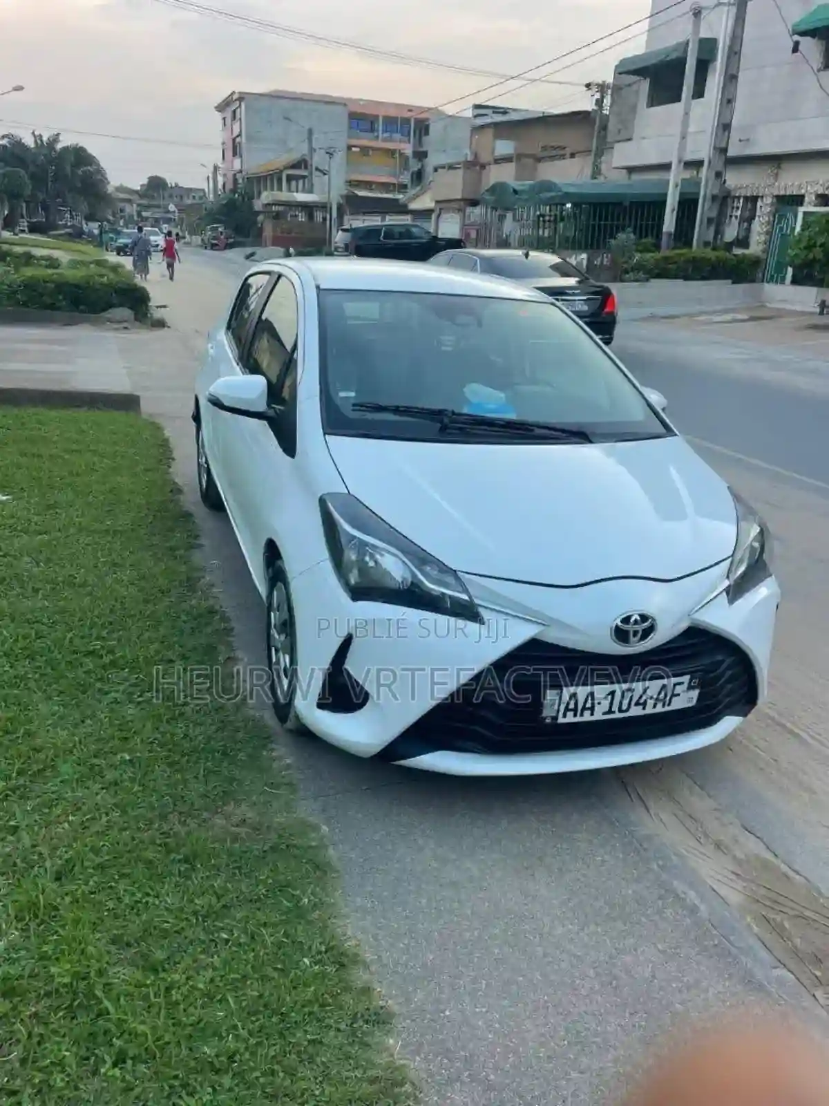 Toyota Yaris 15 Sedan L 2020 Blanc - Vue 1