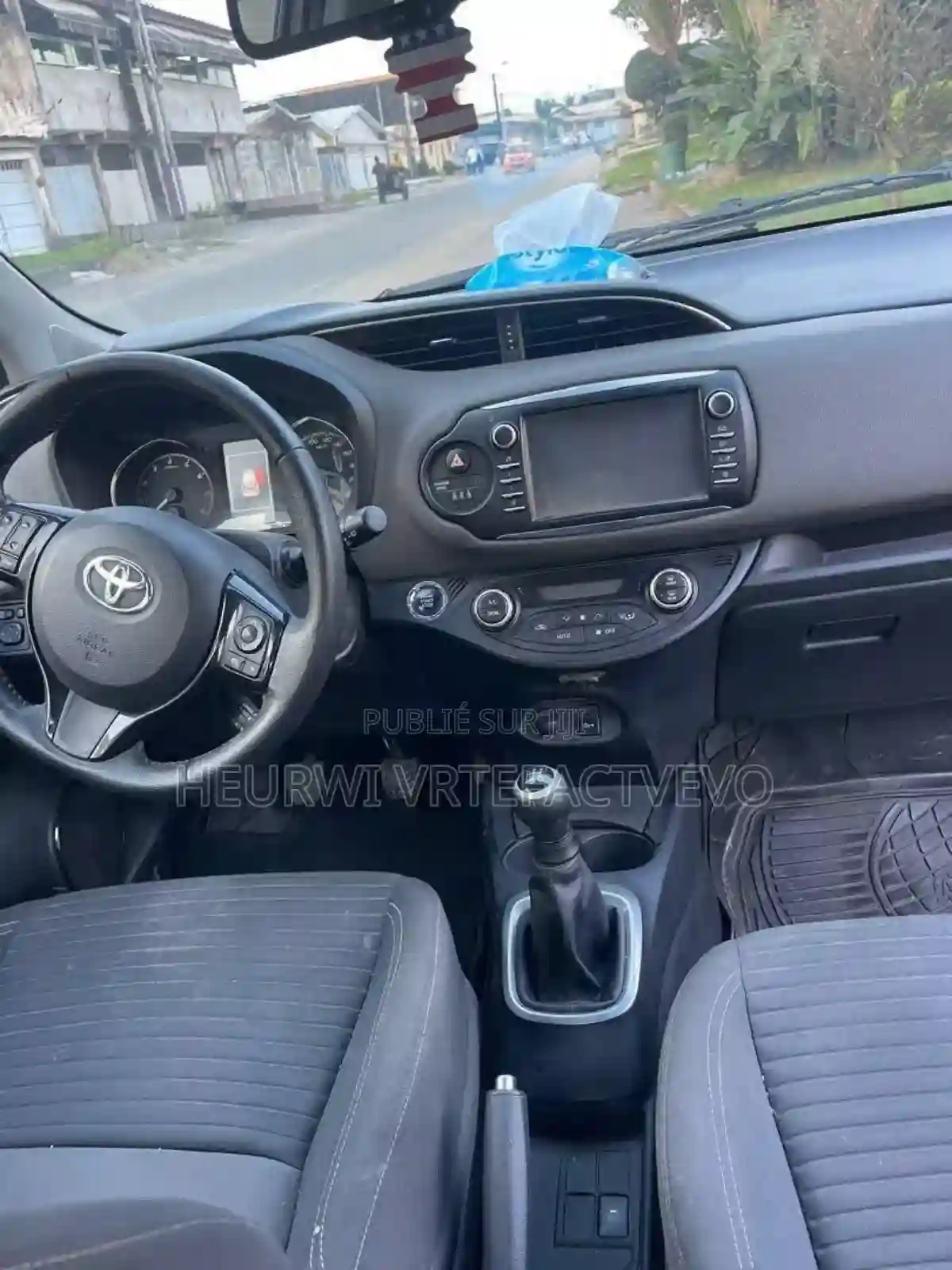 Toyota Yaris 15 Sedan L 2020 Blanc - Vue 3
