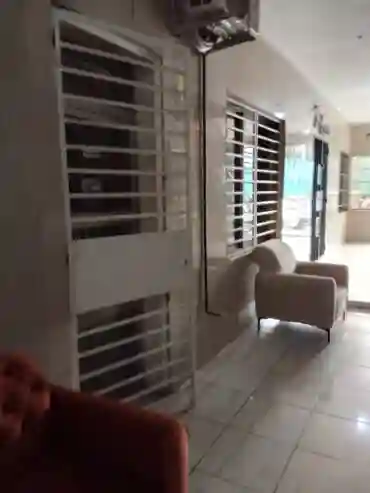 Des Magasins a Usage Professionnel a la Riviera 2 - Vue 2