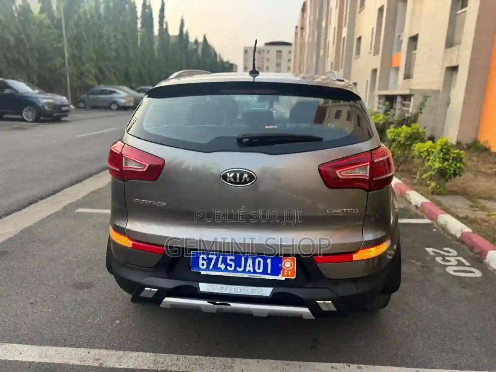 Kia Sportage Base 4dr FWD (24l 4cyl 6M) 2012 Gris - Vue 1