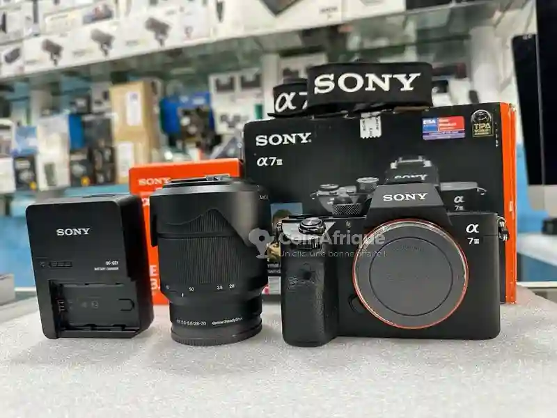 Sony Alpha a7 iii Objectif 28-70mm - Vue 2