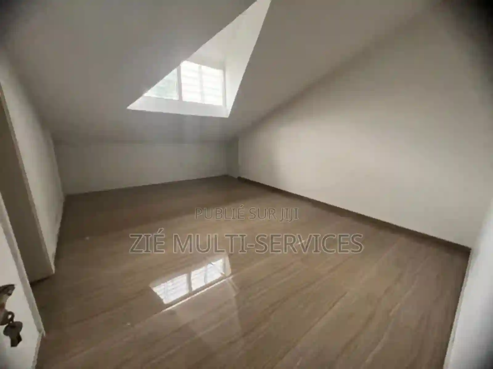 10chbre Duplex Dans Zié Multi-service Bingerville à Vendre - Vue 1