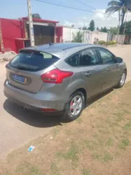Ford Focus S Sedan FWD (20l 4cyl 5M) 2016 Gris