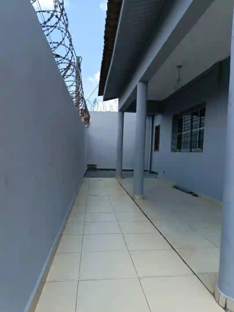 LOCATION – MAISON BASSE 4 PIÈCES Cité Les FIGUIERS – Cocody - Vue 2