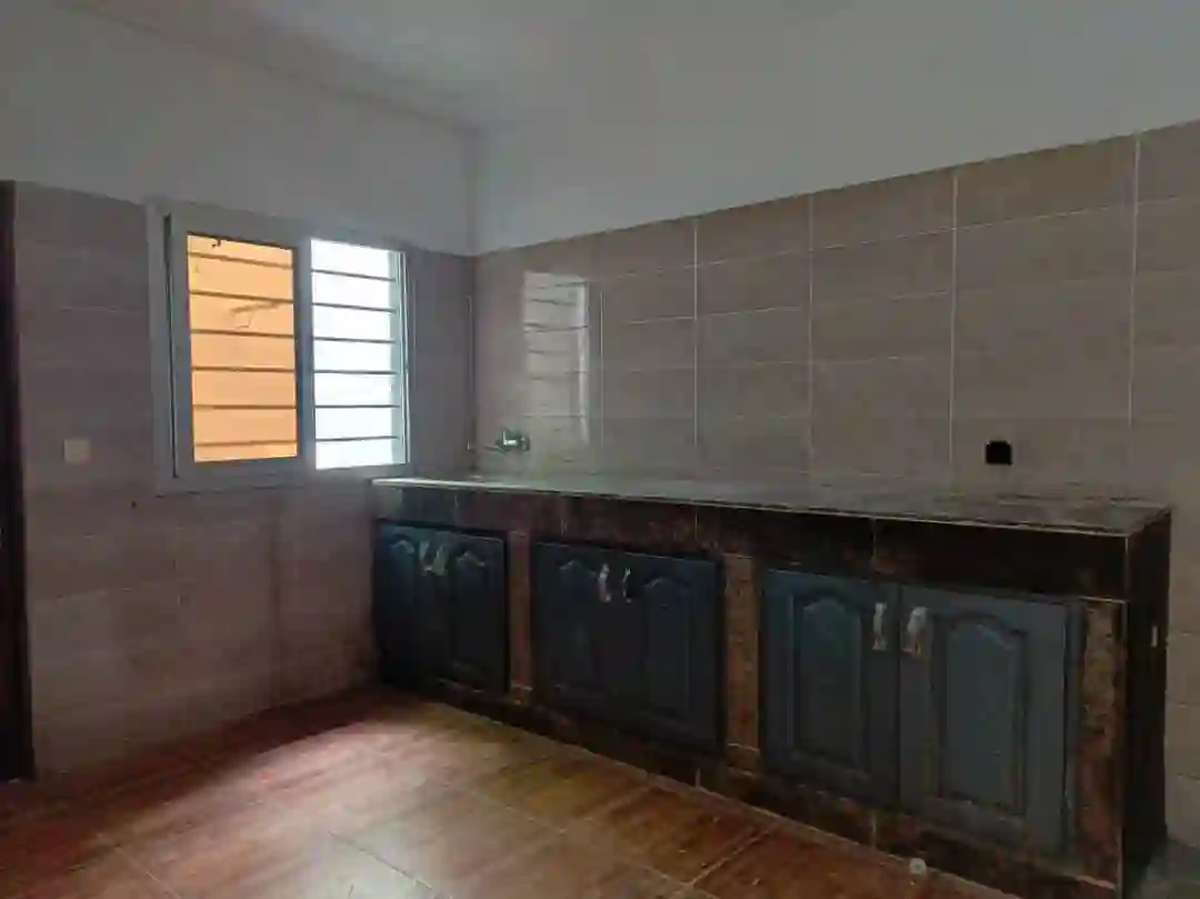 LOCATION – MAISON BASSE 4 PIÈCES Cité Les FIGUIERS – Cocody - Vue 3