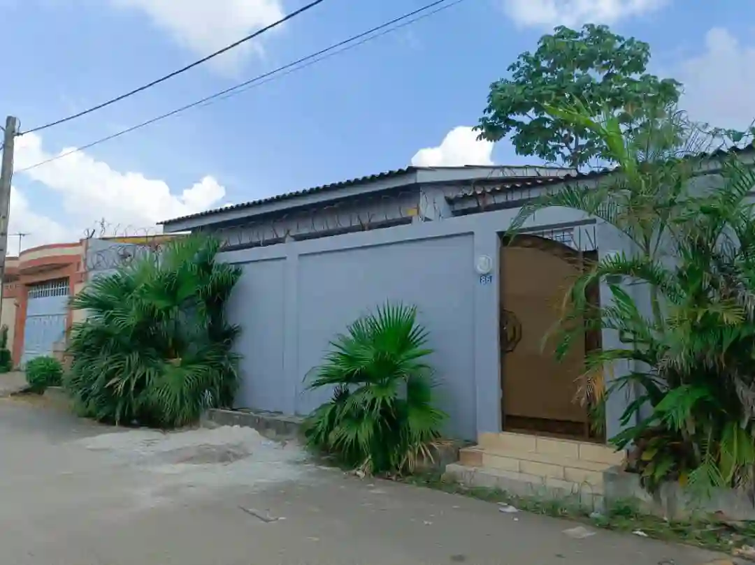 LOCATION – MAISON BASSE 4 PIÈCES Cité Les FIGUIERS – Cocody - Vue 4