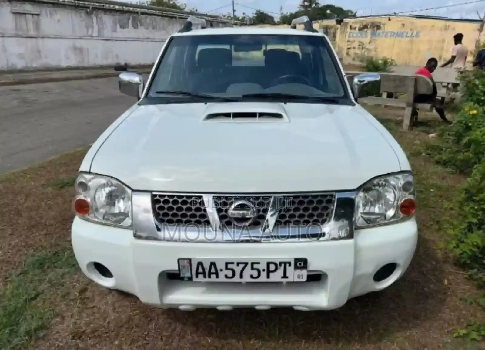 Nissan Hardbody 2020 Blanc - Vue 2