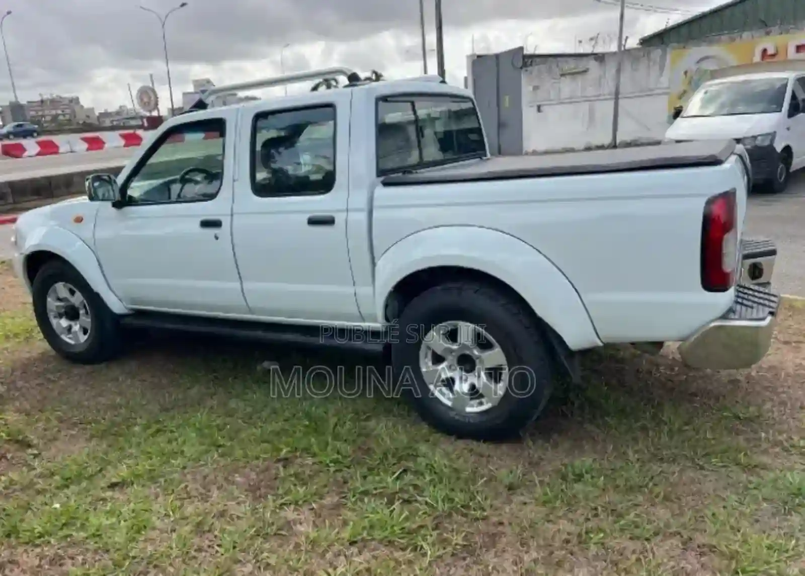 Nissan Hardbody 2020 Blanc - Vue 4