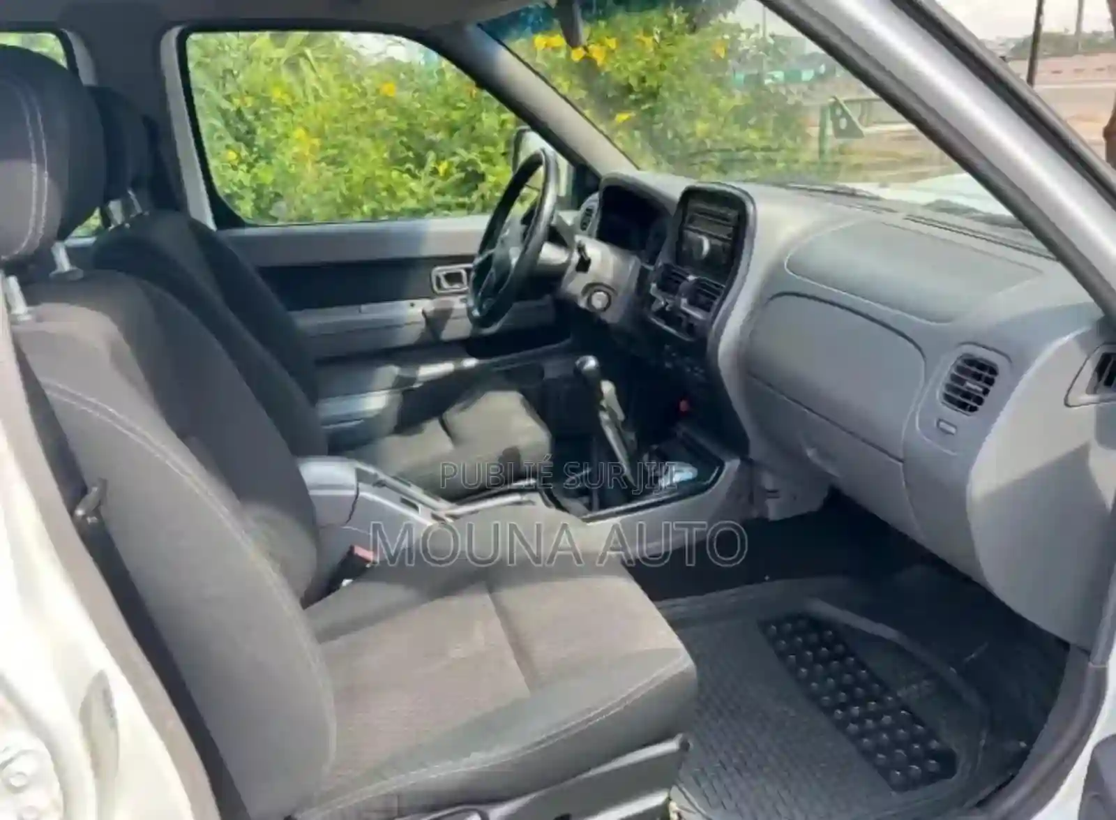 Nissan Hardbody 2020 Blanc - Vue 6