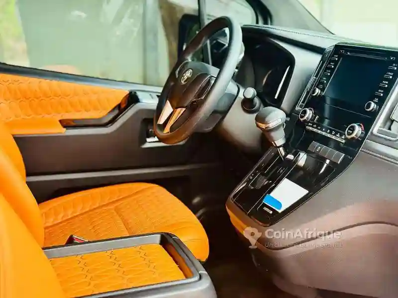 Toyota Granvia Luxury 2024 - Vue 1