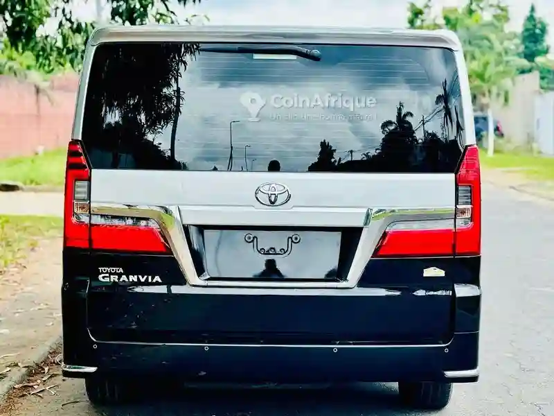 Toyota Granvia Luxury 2024 - Vue 3