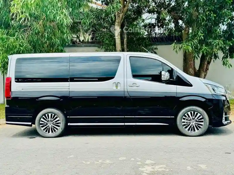 Toyota Granvia Luxury 2024 - Vue 4