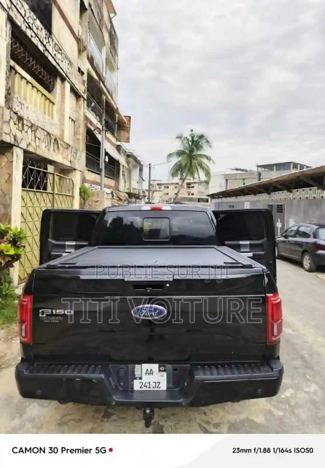 Ford F-150 Lariat 4x2 Supercrew Cab Styleside 55 ft box 145 in WB - Vue 10