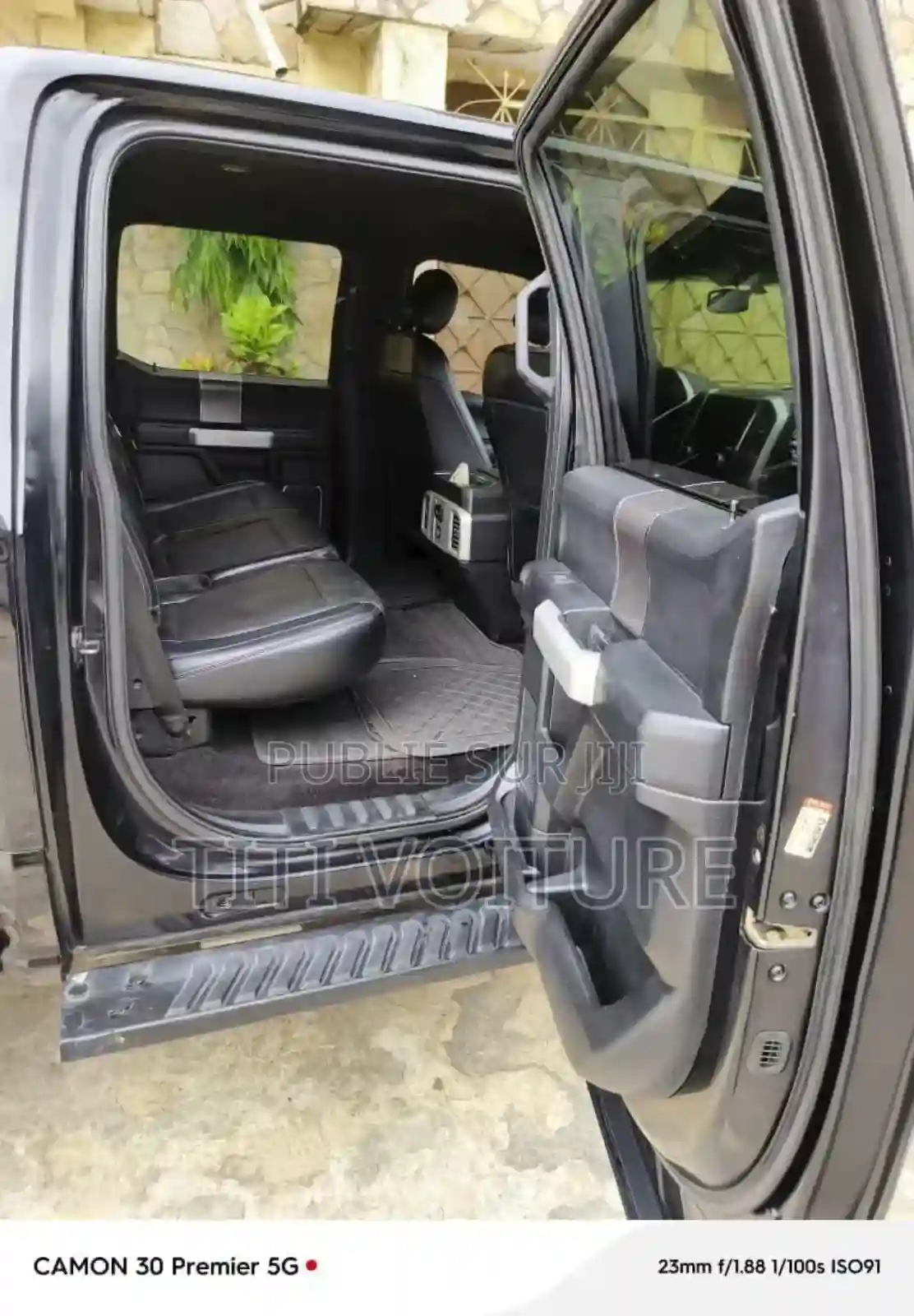 Ford F-150 Lariat 4x2 Supercrew Cab Styleside 55 ft box 145 in WB - Vue 2