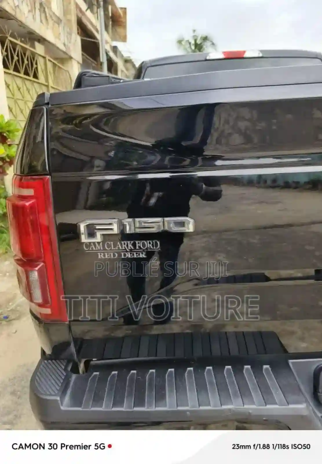 Ford F-150 Lariat 4x2 Supercrew Cab Styleside 55 ft box 145 in WB - Vue 8