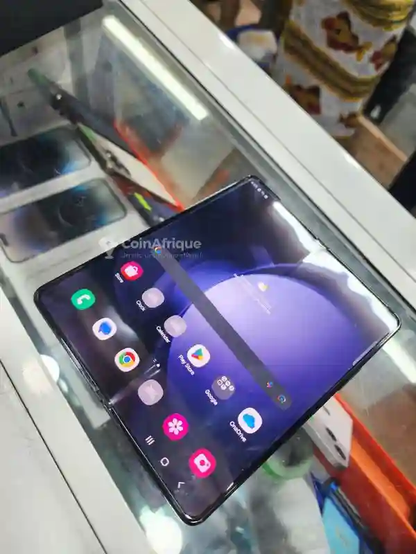 Samsung Galaxy Z Fold 5 256 Gigas et 12 Giga s - Vue 4