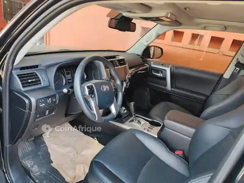 Toyota 4runner V6 2022 - Vue 3