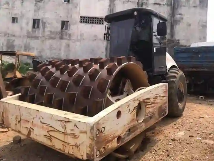Location de Compacteur a Pieds de Mouton