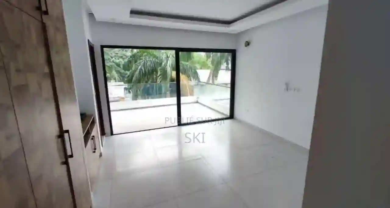 4chbre Villa Dans Samuel Kouame Cocody à Vendre - Vue 2