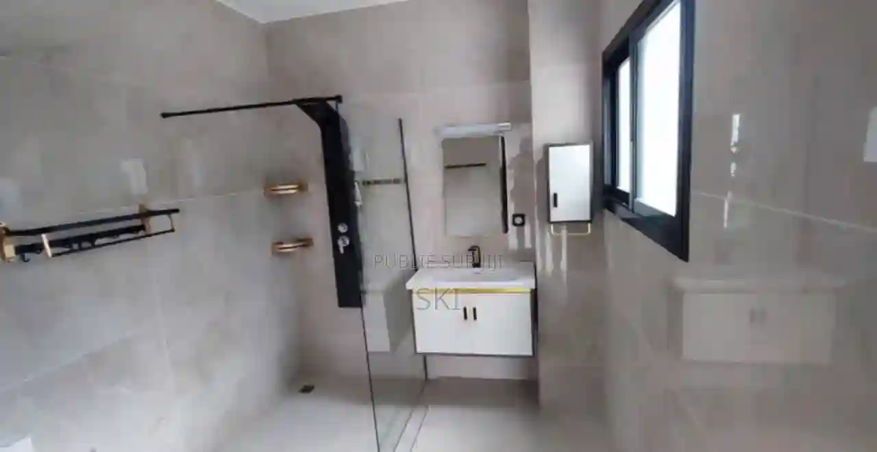 4chbre Villa Dans Samuel Kouame Cocody à Vendre - Vue 4