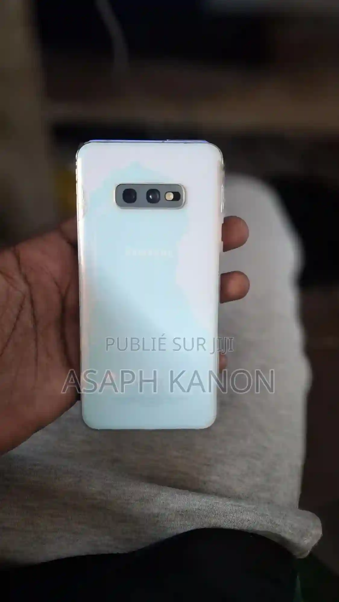 Samsung Galaxy S10e 128 GB Bleu - Vue 1