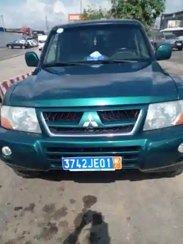 Location Mitsubishi Pajero DID 7 Places Climatisé - Vue 1