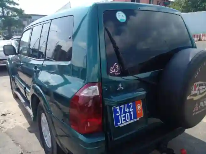 Location Mitsubishi Pajero DID 7 Places Climatisé - Vue 2