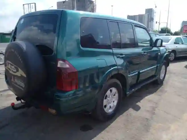 Location Mitsubishi Pajero DID 7 Places Climatisé - Vue 3