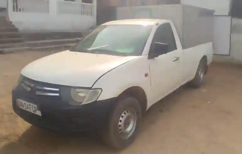 Mitsubishi L200 Fourgonnette - Vue 3