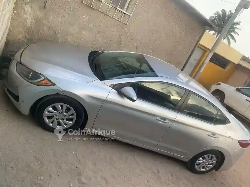 Hyundai Elantra 2018 - Vue 2