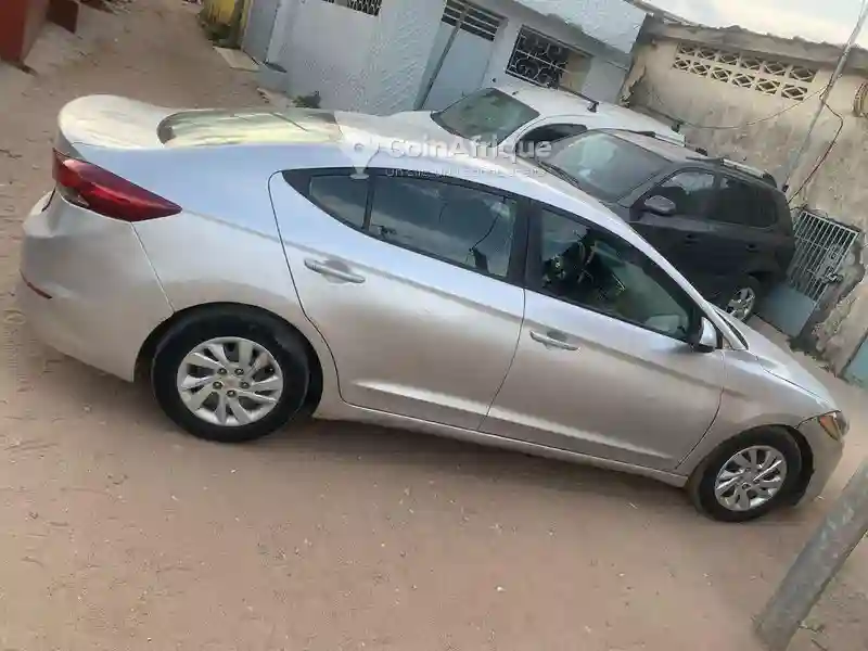 Hyundai Elantra 2018 - Vue 3