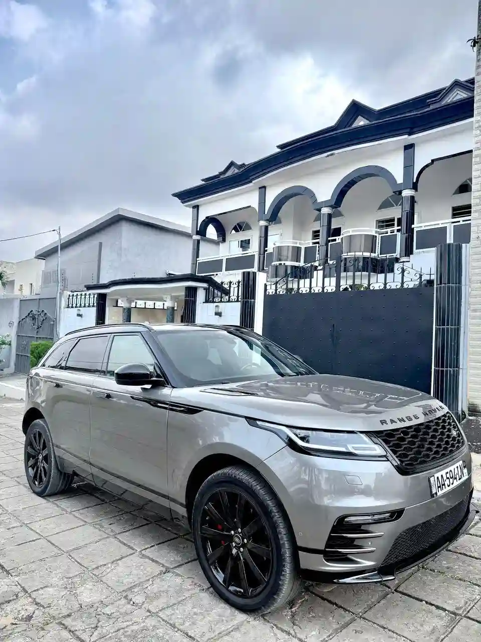 Range Rover Velar D300 SE - Vue 1