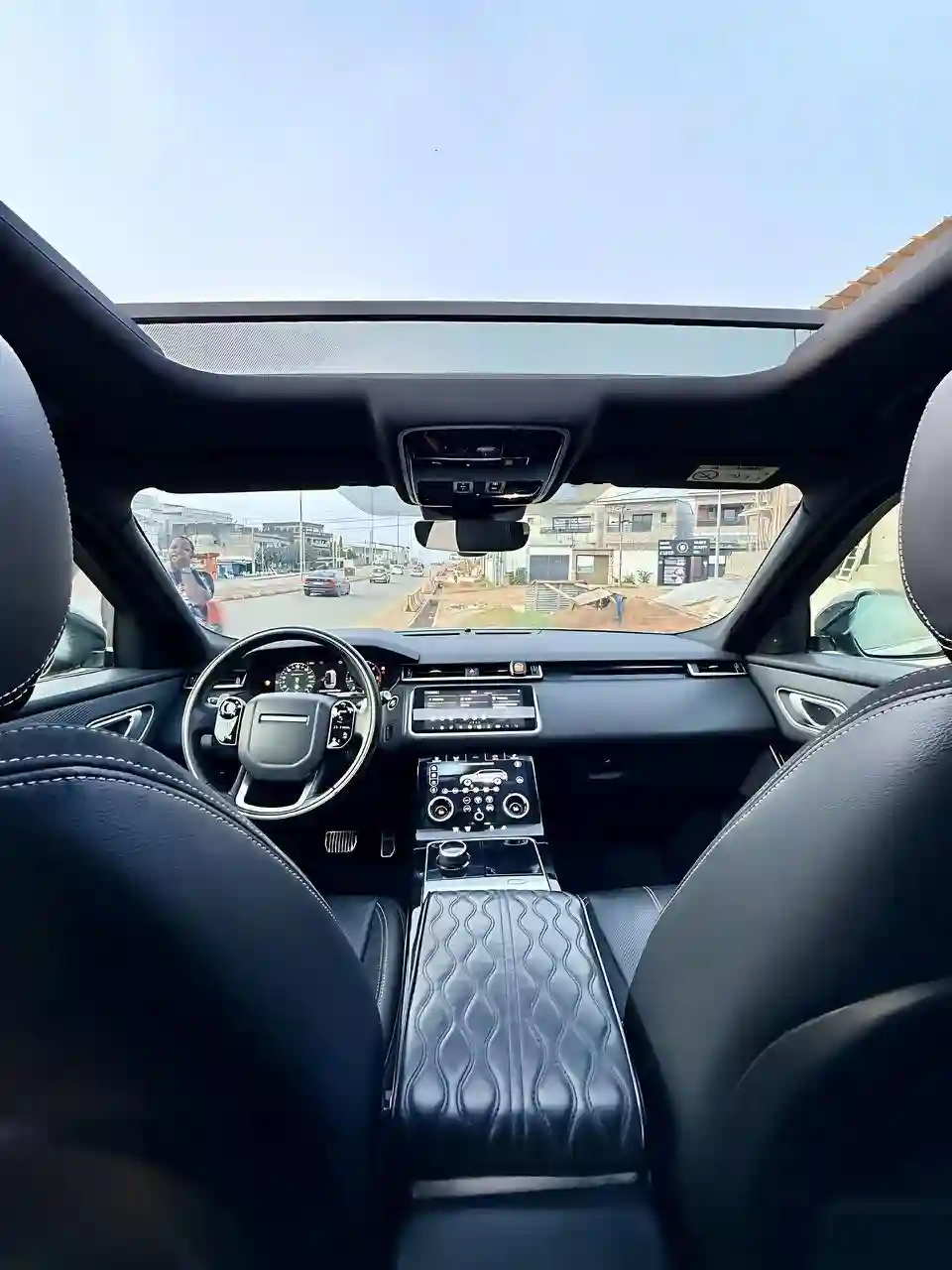 Range Rover Velar D300 SE - Vue 2