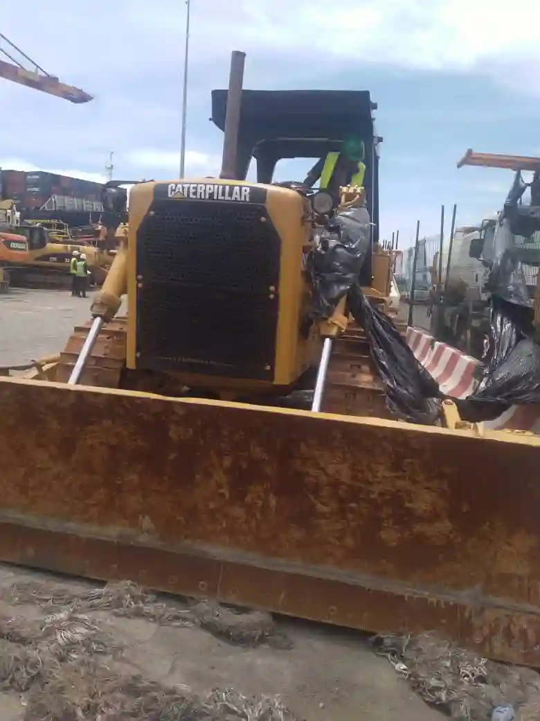 Un Bulldozer D7 G Nouvellement Importé - Vue 1