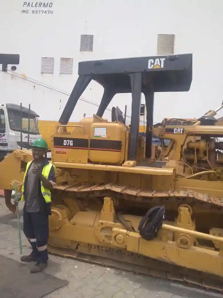 Un Bulldozer D7 G Nouvellement Importé - Vue 2