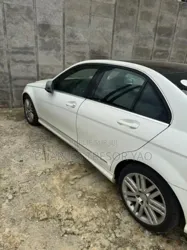 Mercedes-benz C300 Luxury Sedan AWD (30l 6cyl 7A) 2009 Blanc