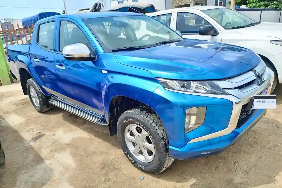 Mitsubishi L200 - Vue 2