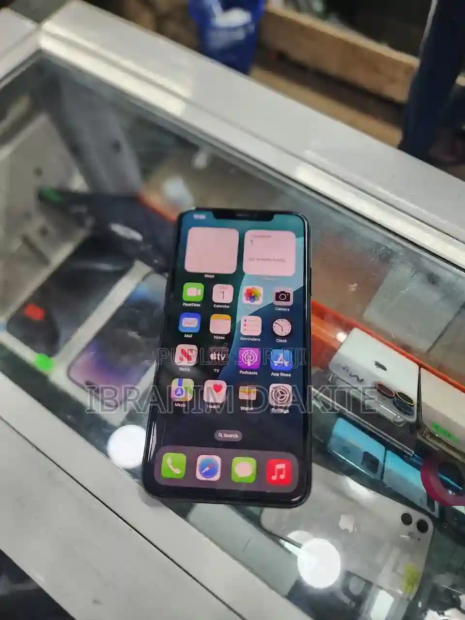 Apple Iphone 11 Pro Max 64 GB Noir - Vue 1