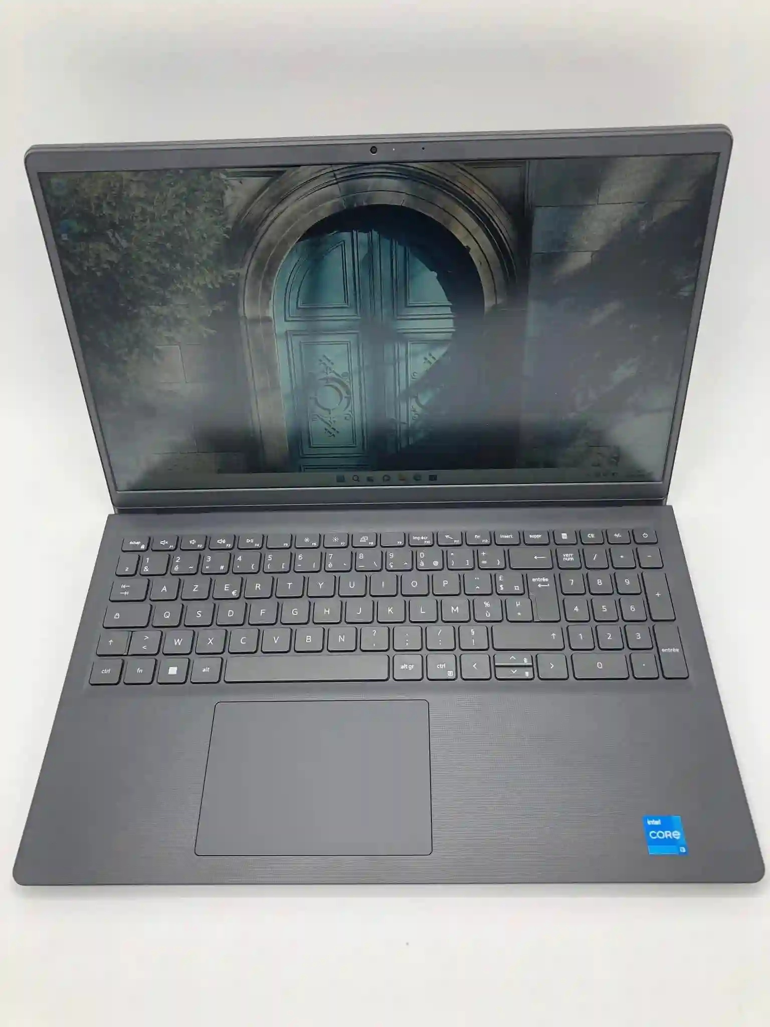 Dell Vostro 3520 - Vue 1